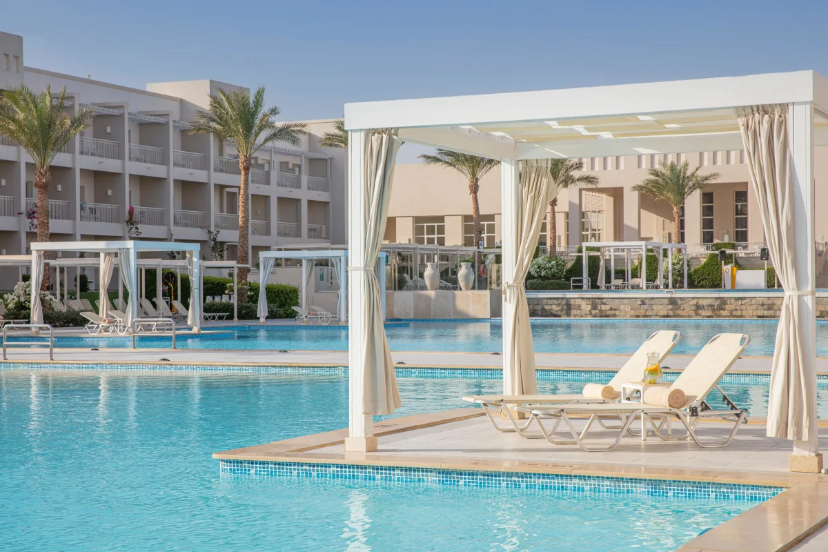 Deluxe Room Pool View (номер)