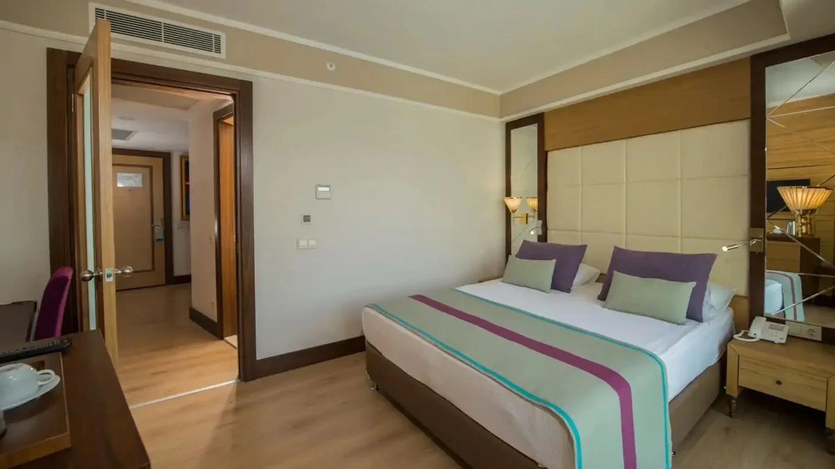 Family Room 1 bathroom (стандартный семейный номер с видом на территорию)