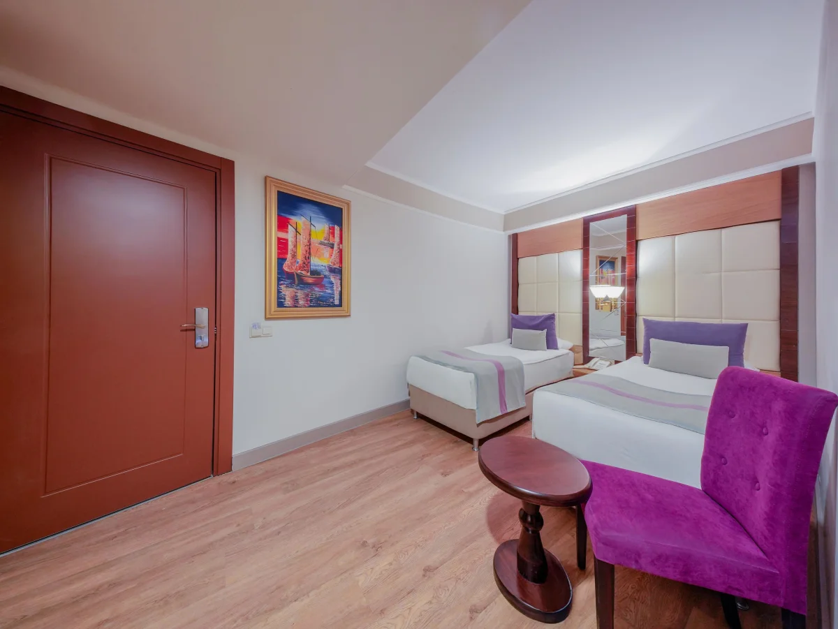 Family Room 1 bathroom (стандартный семейный номер с видом на территорию)