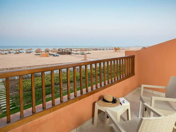 STANDARD ROOM WITH 2 SINGLE BEDS SEA FRONT (стандартный двухместный номер с прямым видом на море)