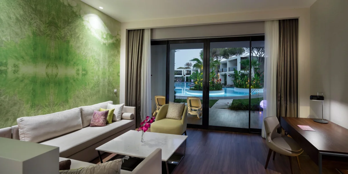 Garden Suite Pool Access (комфорт семейный номер с видом на бассейн)