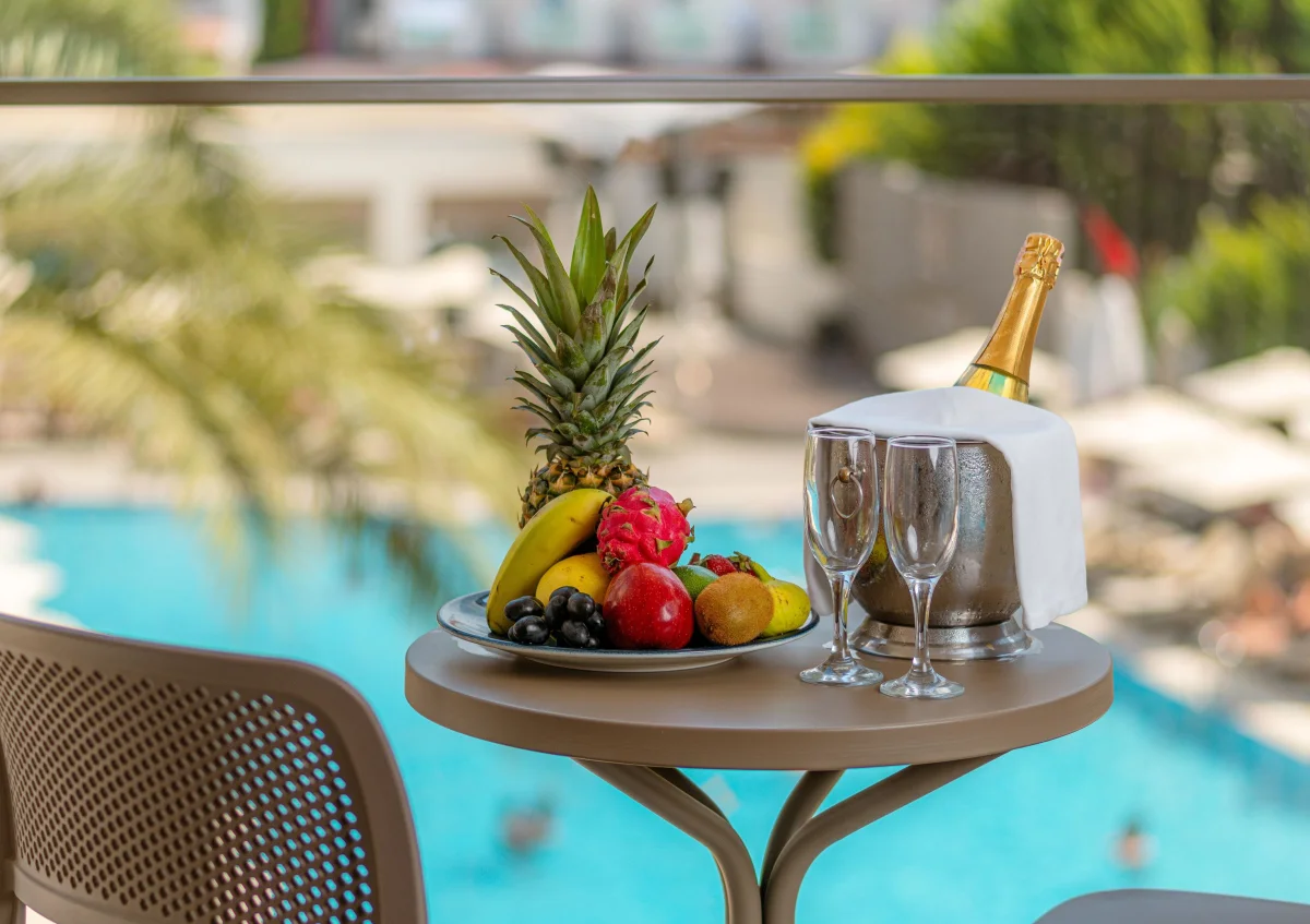 Double Standart Pool View Room (стандартный двухместный номер с видом на бассейн)