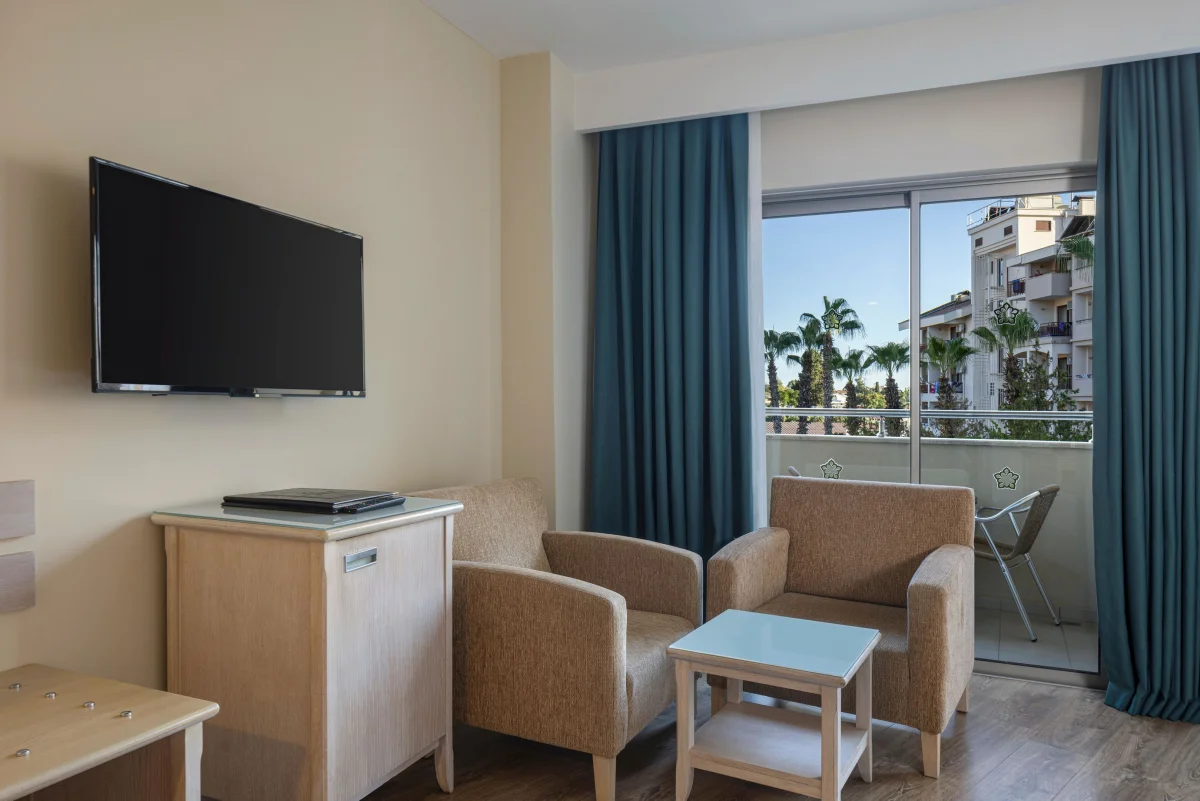 Standard Room with Bunkbed (супериор четырёхместный номер с видом на территорию)