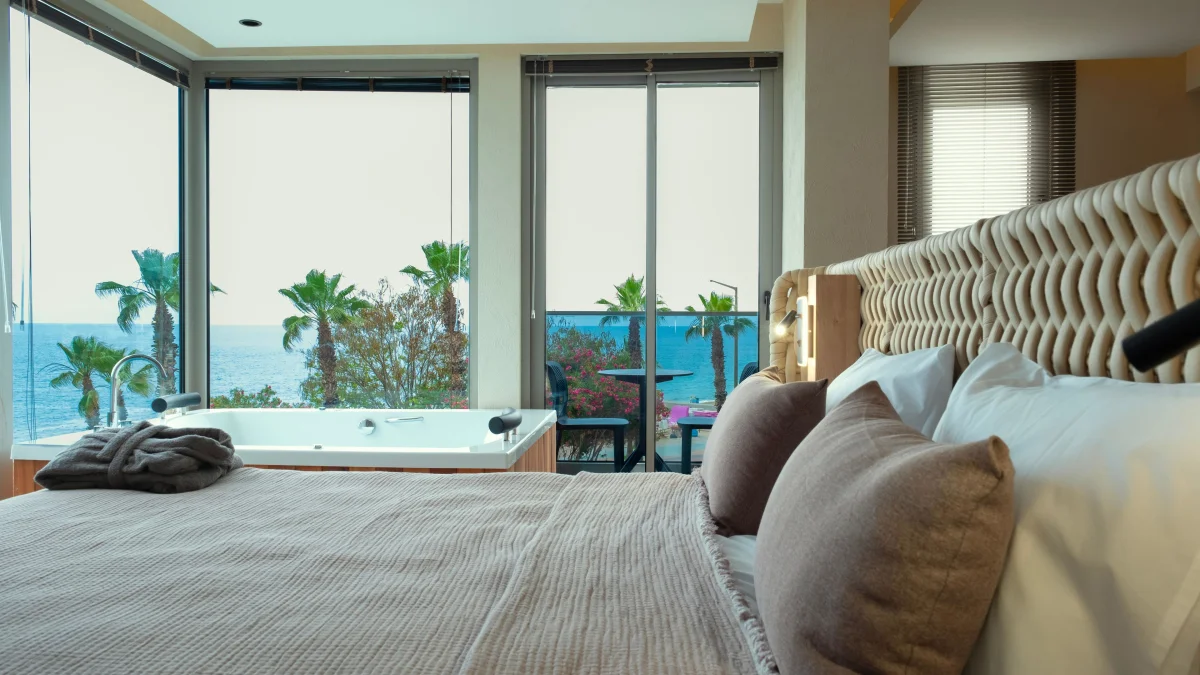 JACUZZI SUITE ROOM (делюкс люкс с видом на море)