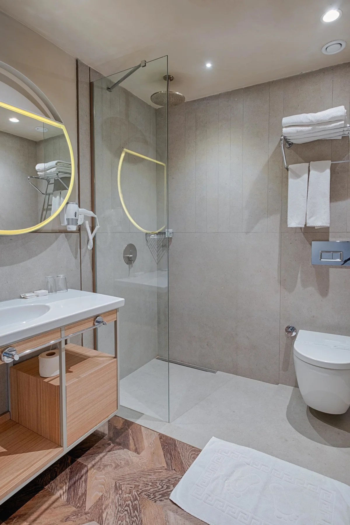 COUPLE ROOM SIDE SEA VIEW (стандартный двухместный номер с боковым видом)