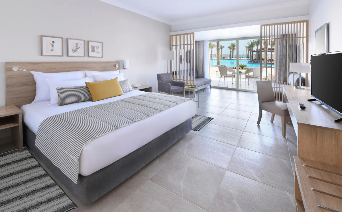 Deluxe family, Queen or Twin Bed, pool &sea  (делюкс семейный номер с видом на бассейн)