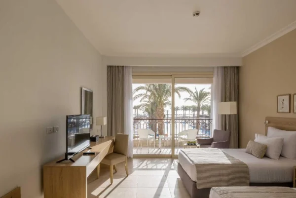 Superior, Queen or Twin Bed, Pool & sea View (супериор двухместный номер с видом на море)