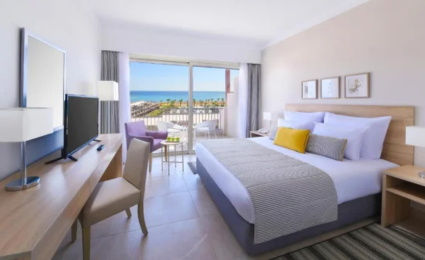 Deluxe Family, Queen Bed, Bay view  (делюкс семейный номер с видом на залив)