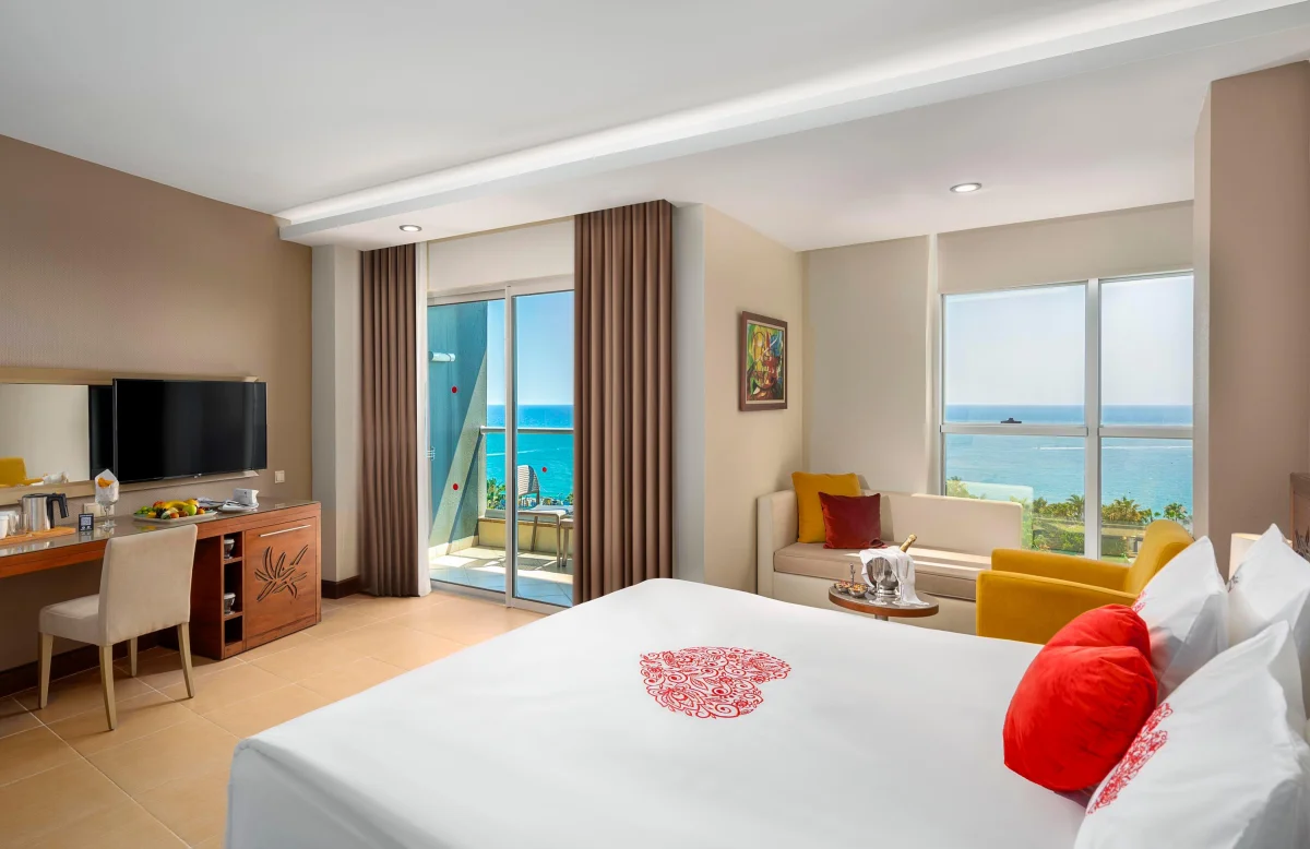 Junior Suite with Sea View (стандартный люкс с видом на море)