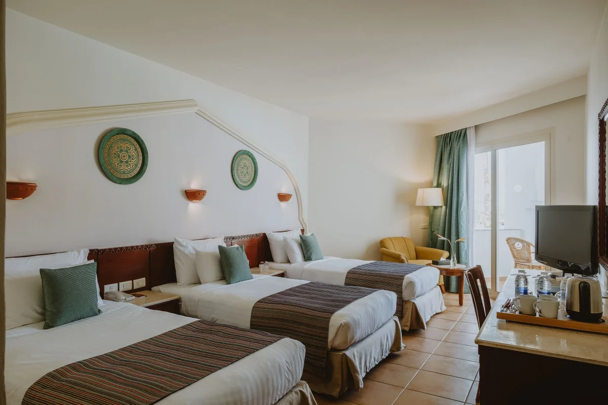 Superior Triple Classic Room (номер)