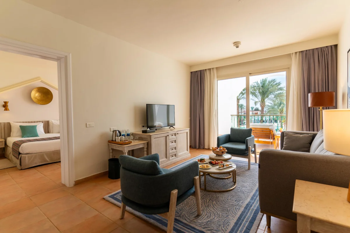 Executive Suite Pool view (номер)