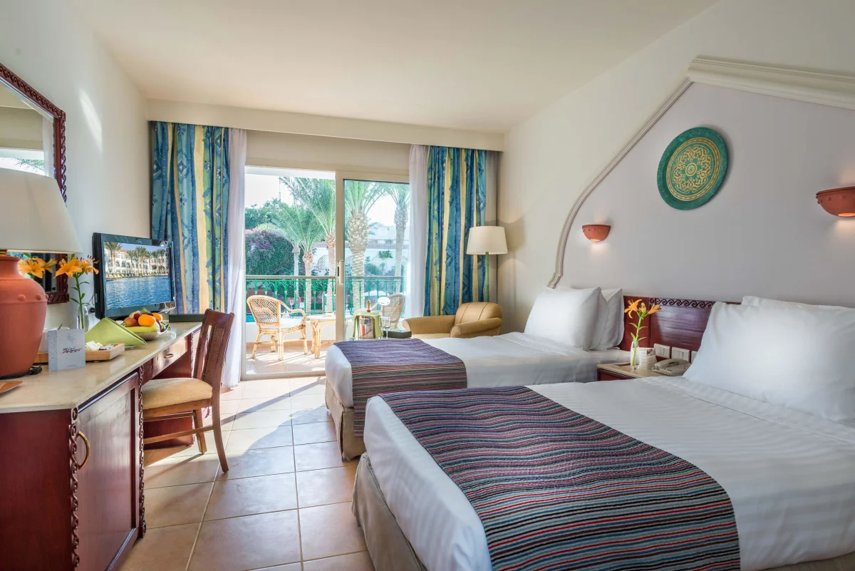 Superior Double Pool View Room (номер)