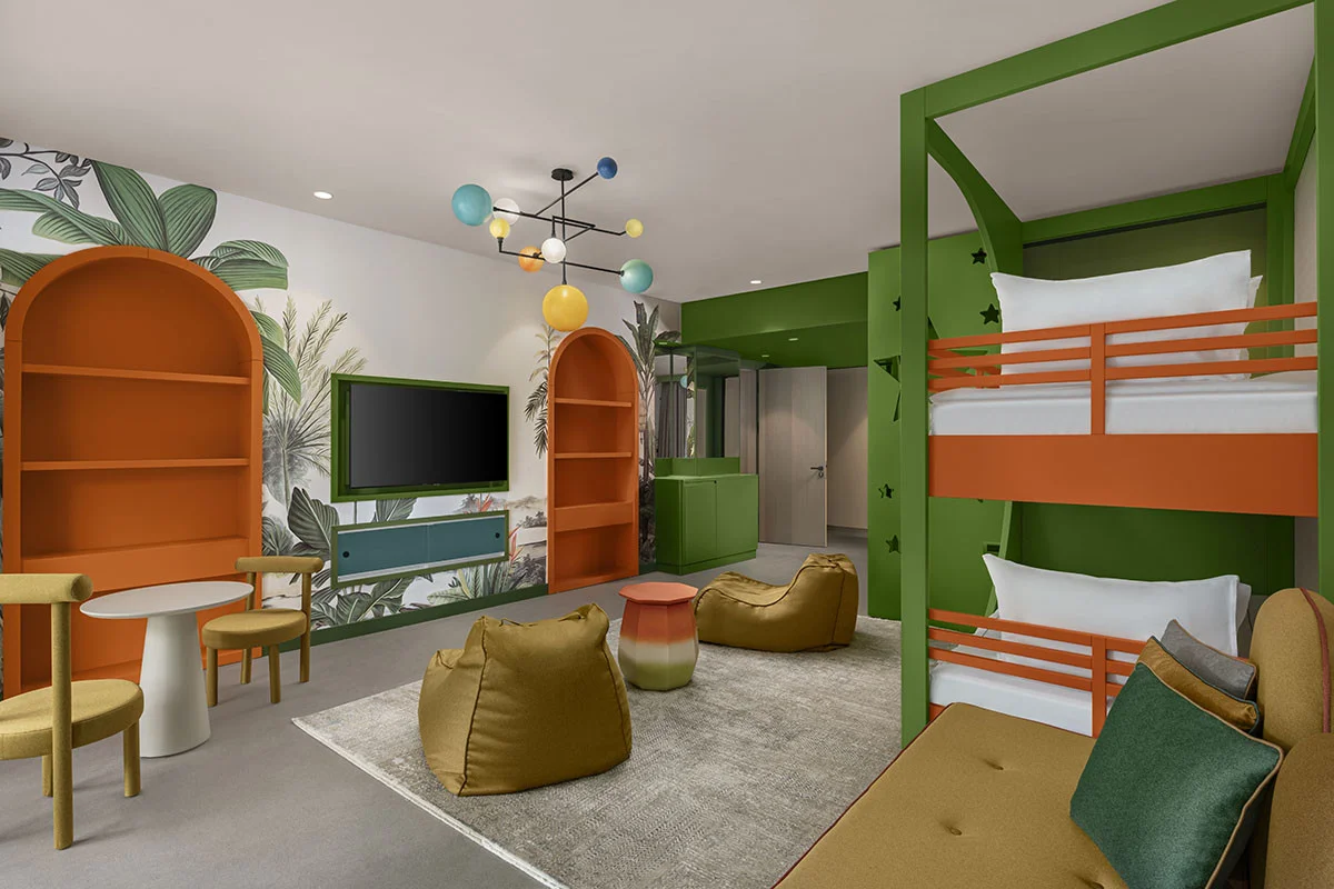 Theme Deluxe Family Room Forest View