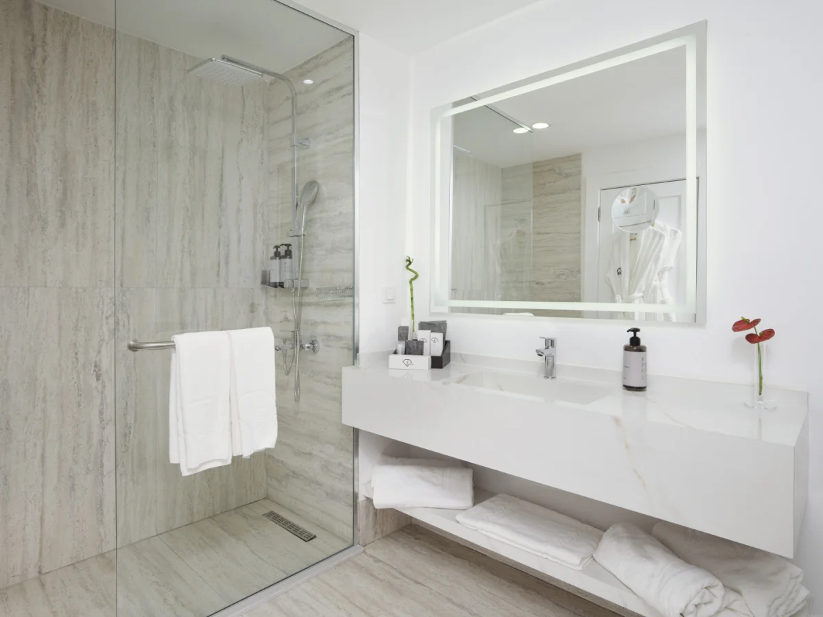 Pearl Large Room