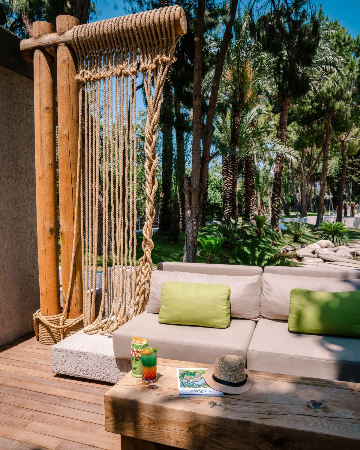 Бассейн в Rixos Downtown Antalya