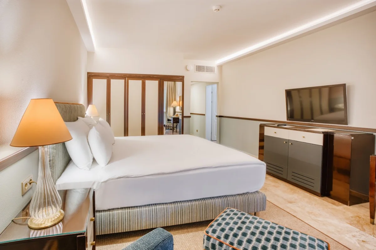 Premium Deluxe Family Room