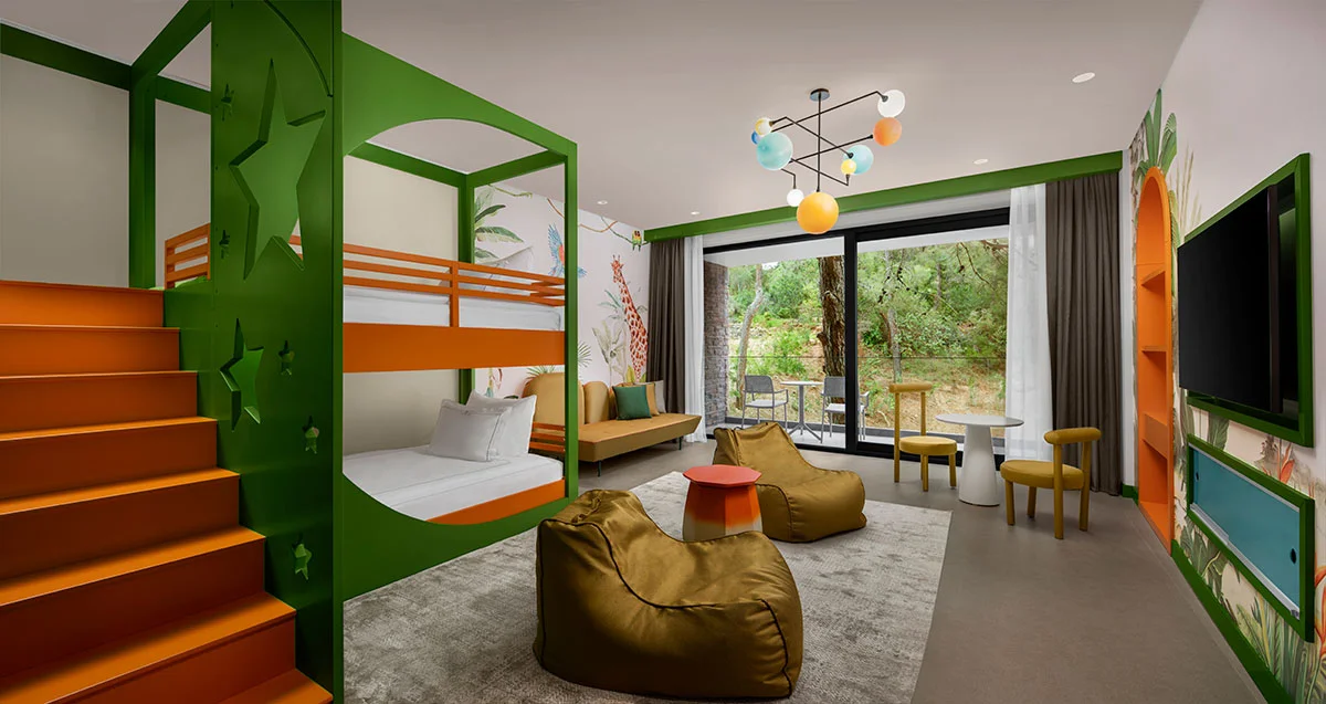Theme Deluxe Family Room Forest View