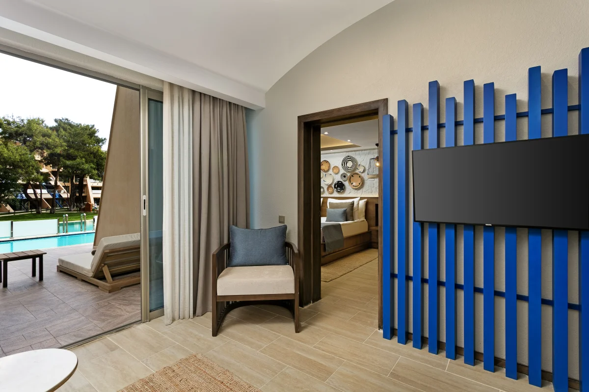 Family Pool House нижний