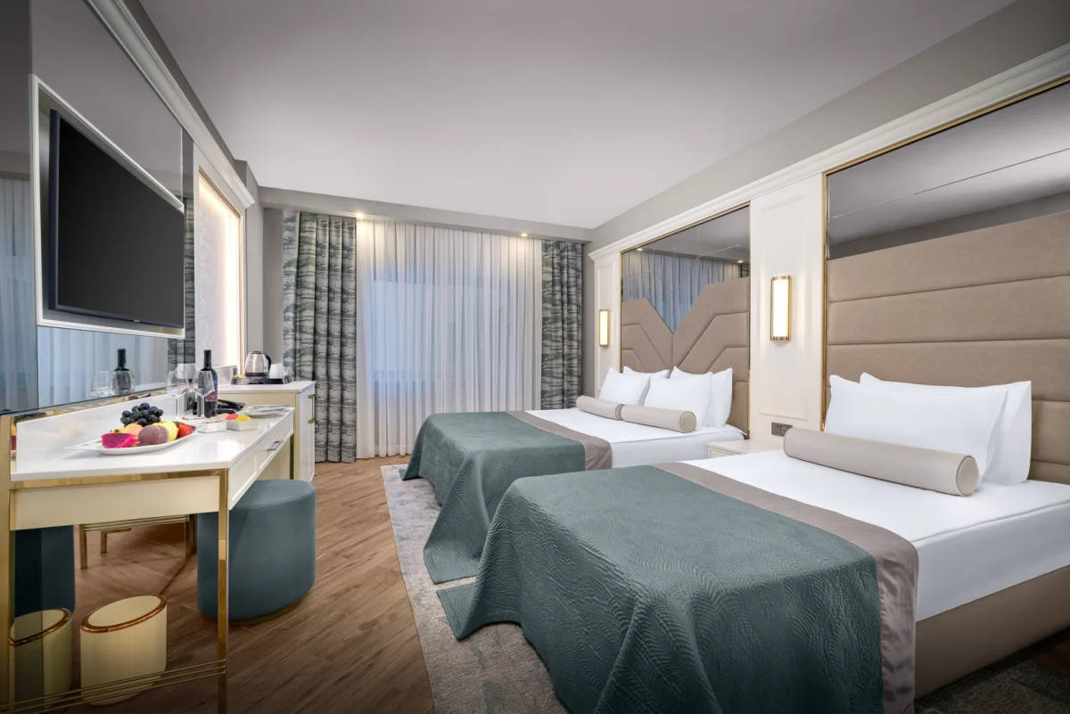Deluxe Connection Room Partial View