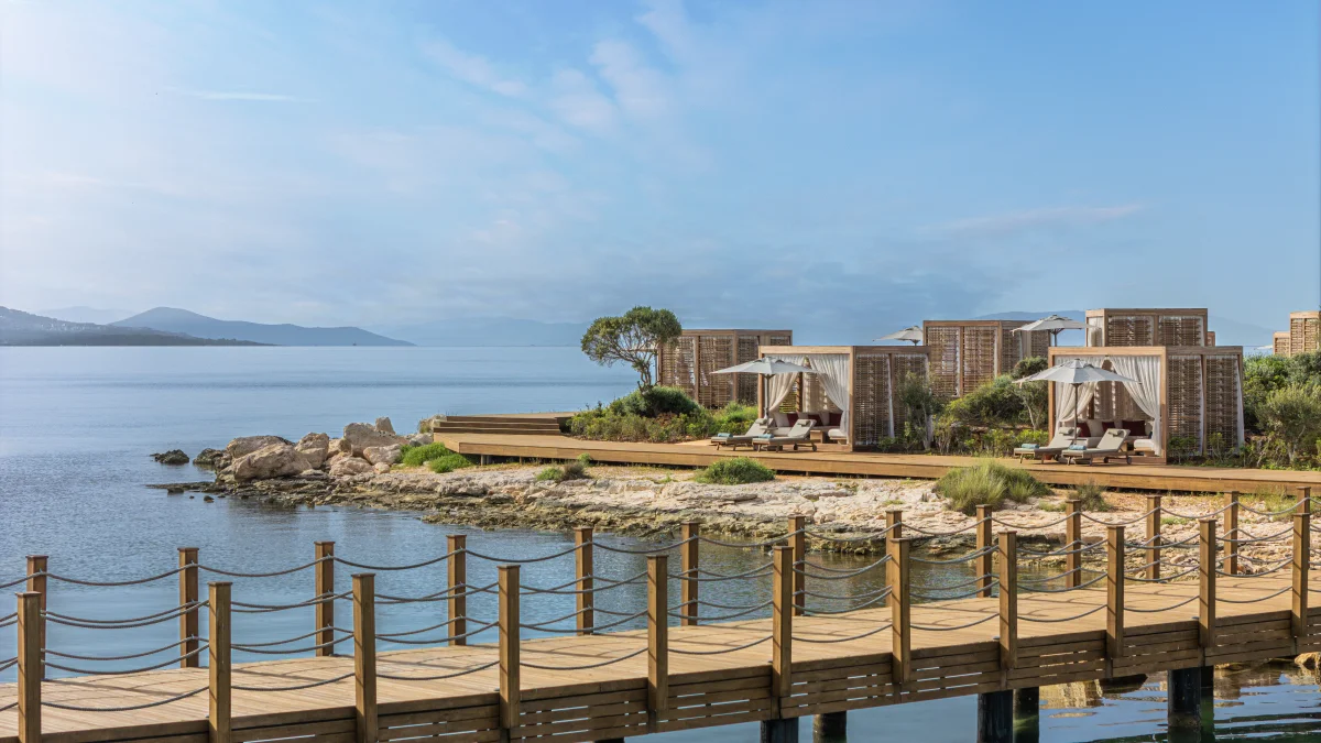 Кабаны на пирсе над морем, Anda Barut Collection