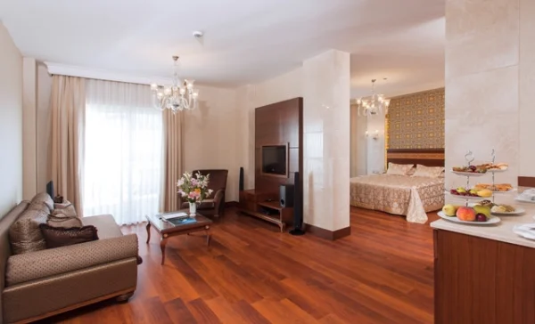 Superior Pool Suite