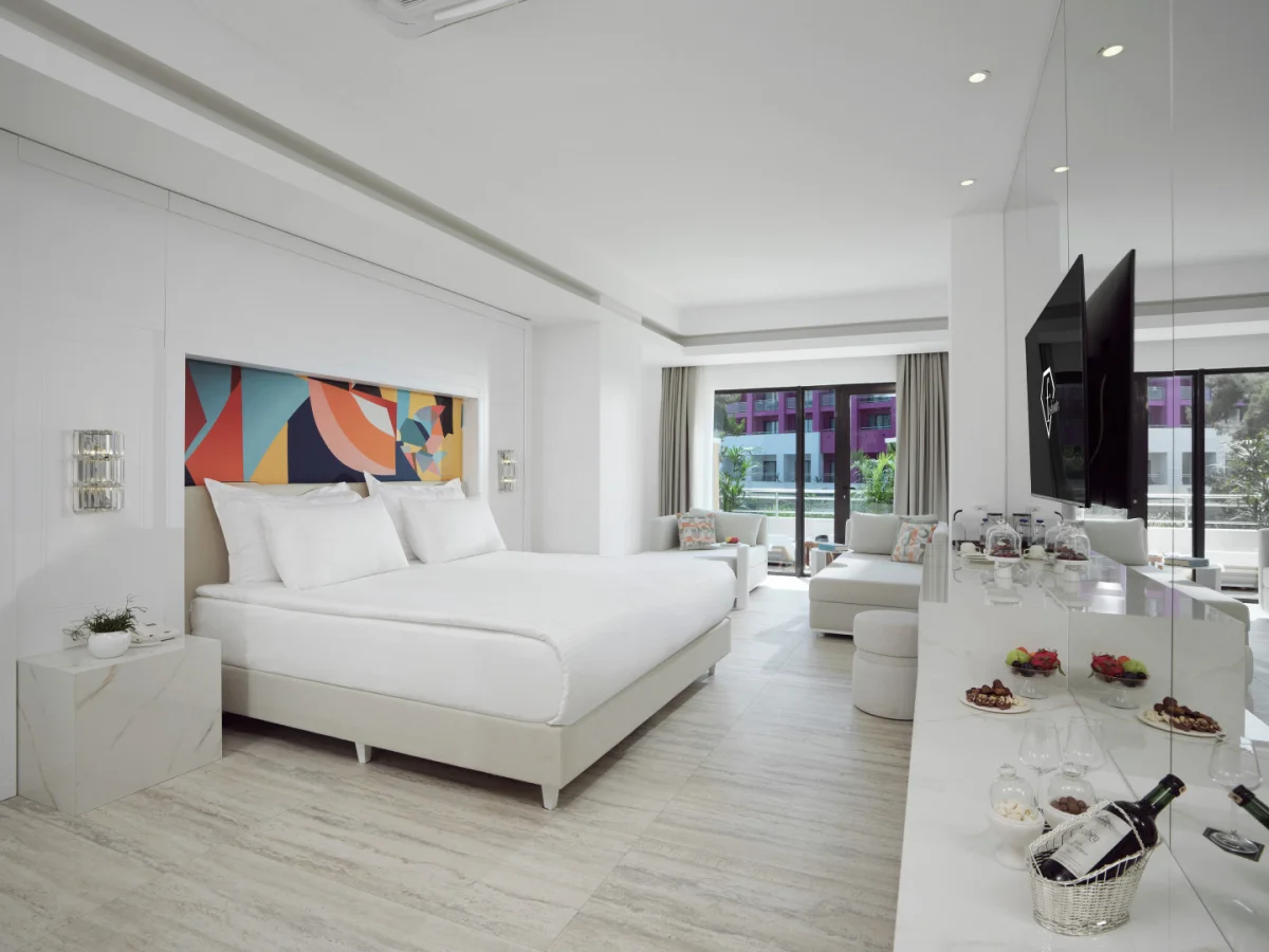 Pearl Large Room