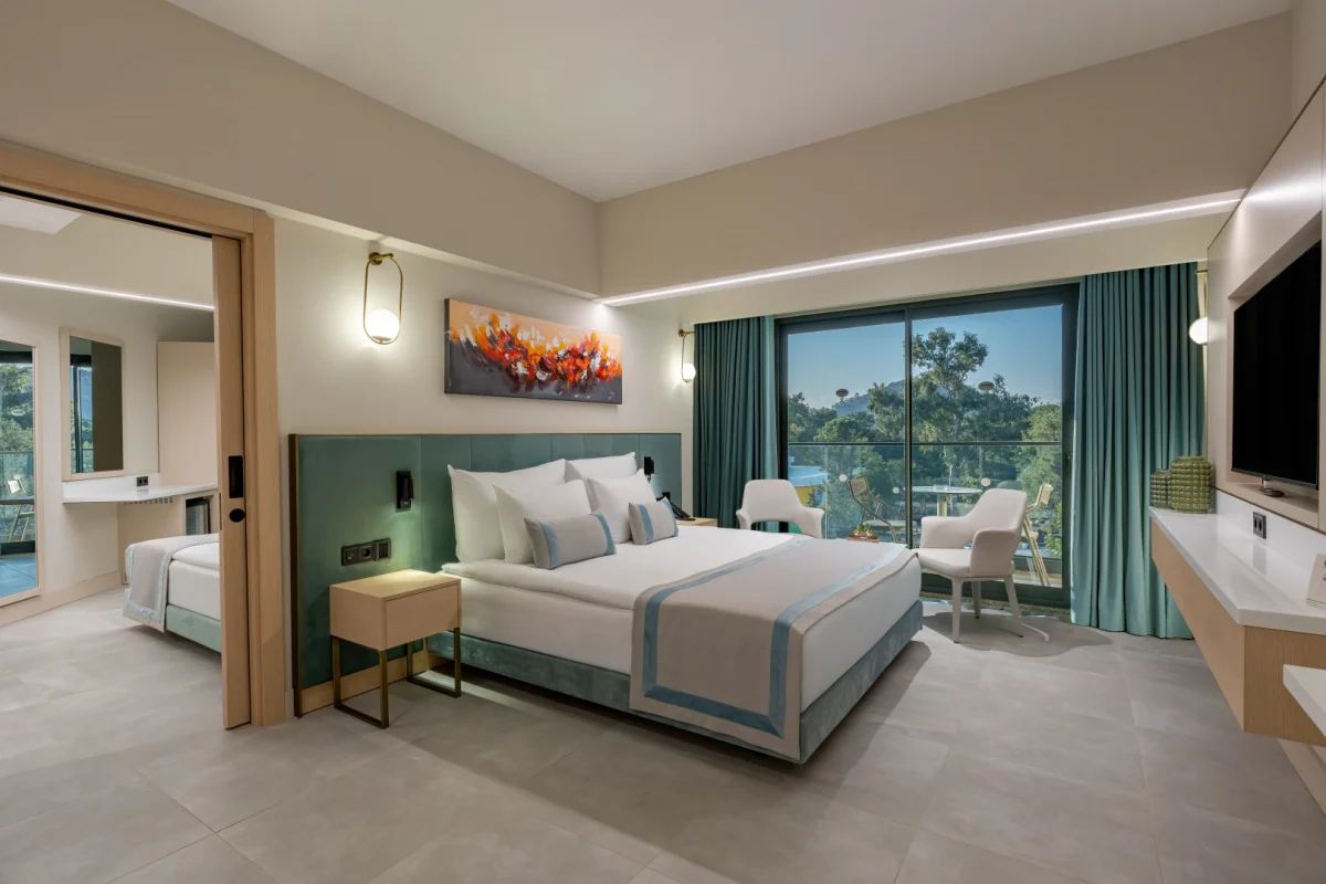 Deluxe Superior Family Room