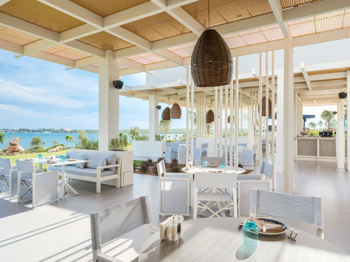 Ресторан с видом на море, Anda Barut Collection