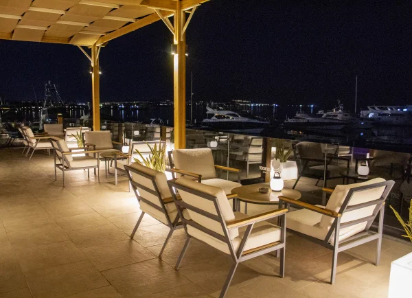 Лаунж на крыше «Sky Roof Cafe»