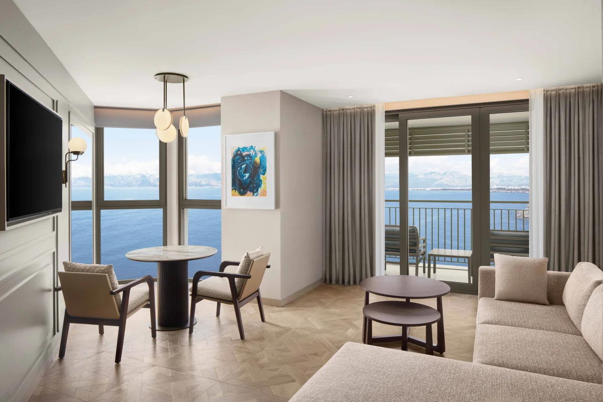 Mediterranean Suite с гостиной