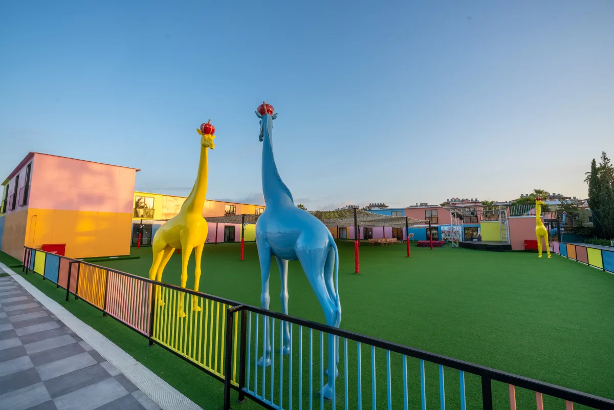 Мини-клуб Papis в Selectum Family Resort Side: скалодром и приставки