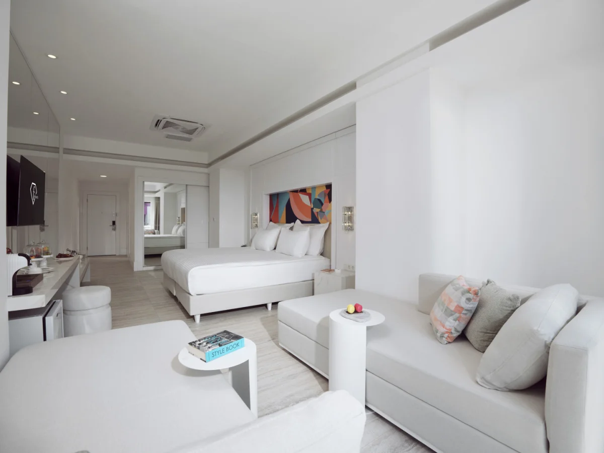 Pearl Large Room