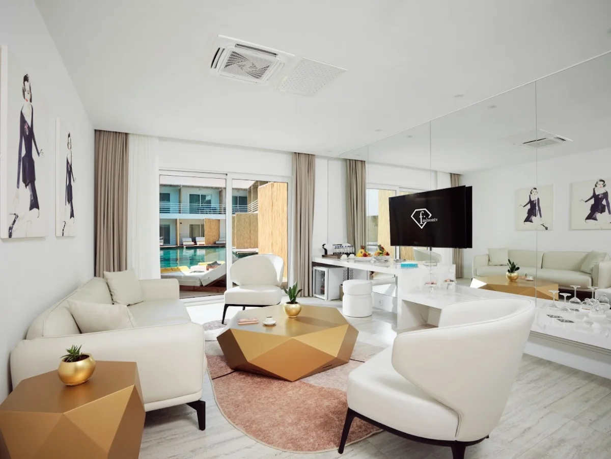 Aphel Lagoon Duplex Swip-Up Suite