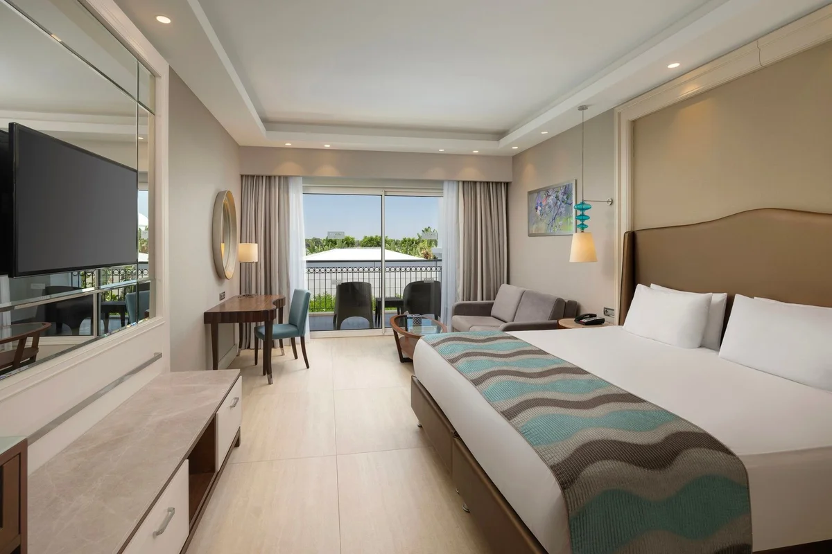 Family Pool Balcony 2nd floor (семейный номер с балконом у бассейна)