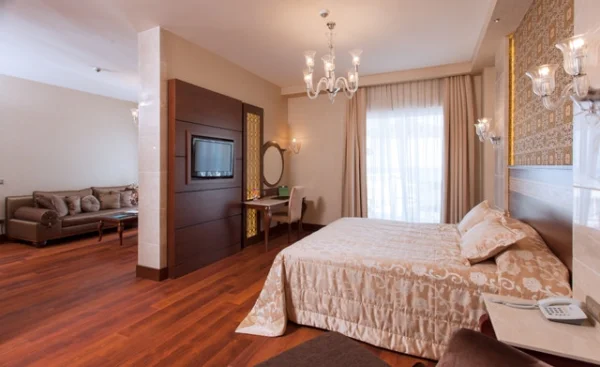 Superior Pool Suite