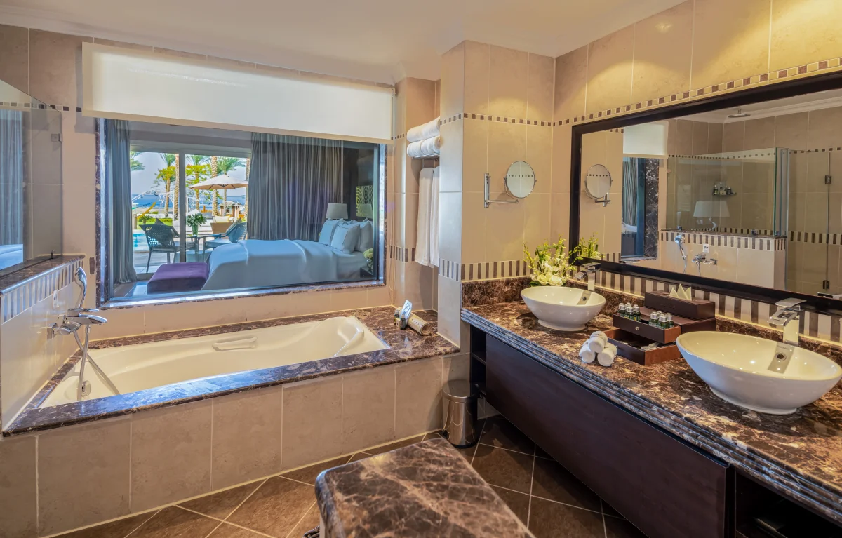 Swim Up Suite