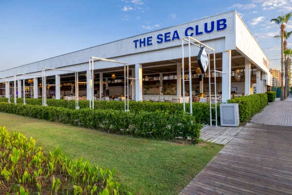 Бар на пляже (The Sea Club Bar)