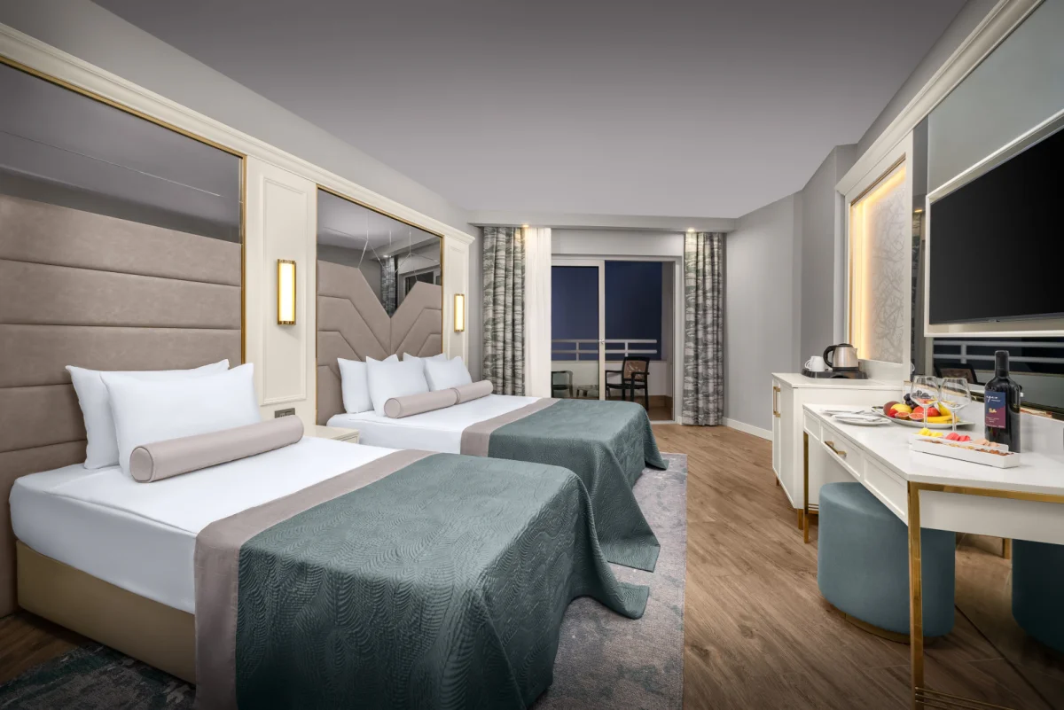 Deluxe Connection Room Partial View