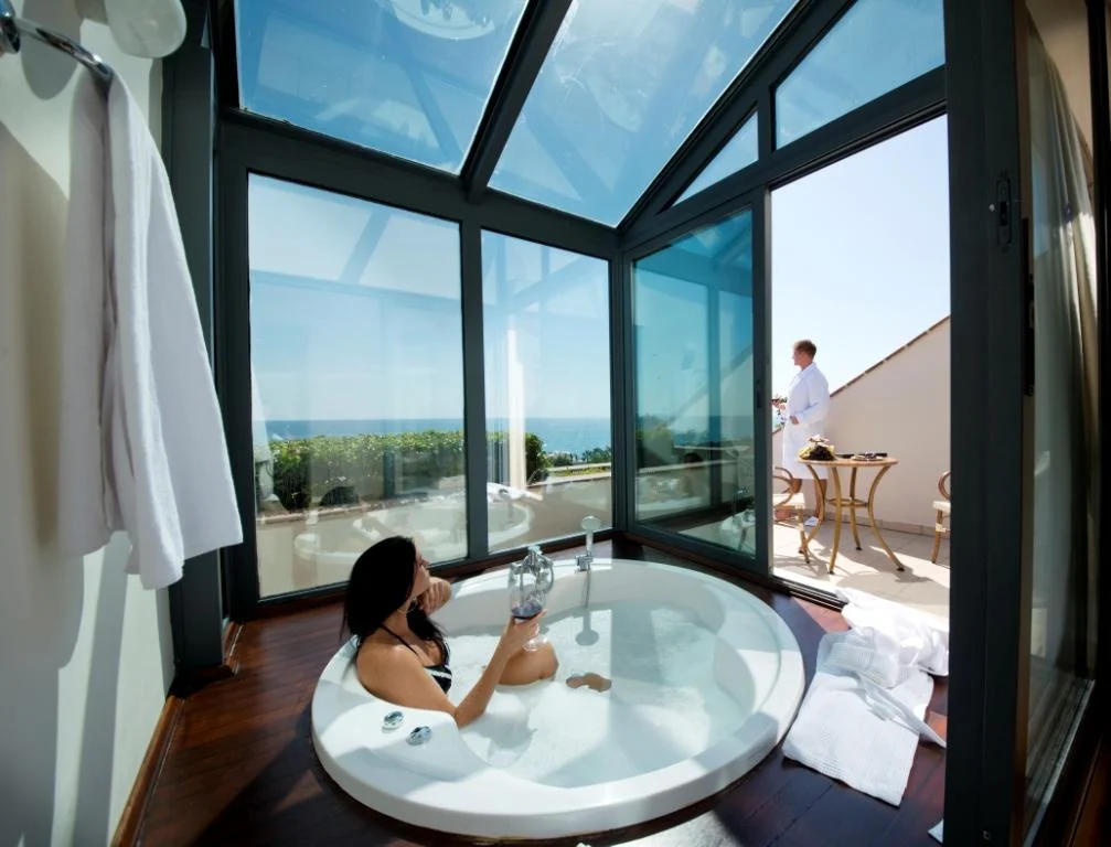 Jacuzzi Suite
