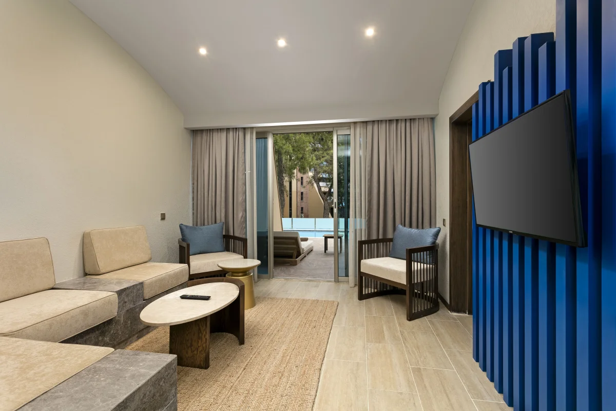 Family Pool House нижний