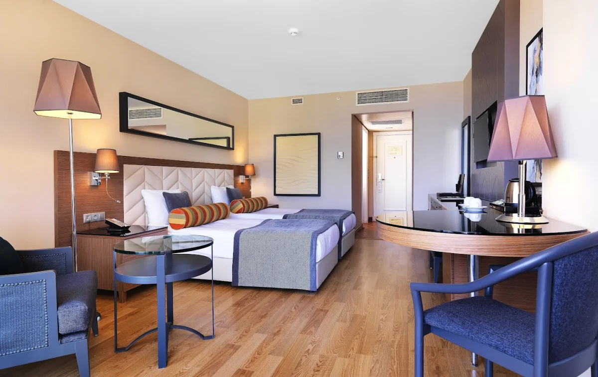 Superior Room Land View