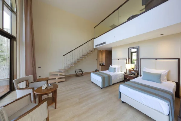 Duplex Family Room Executive