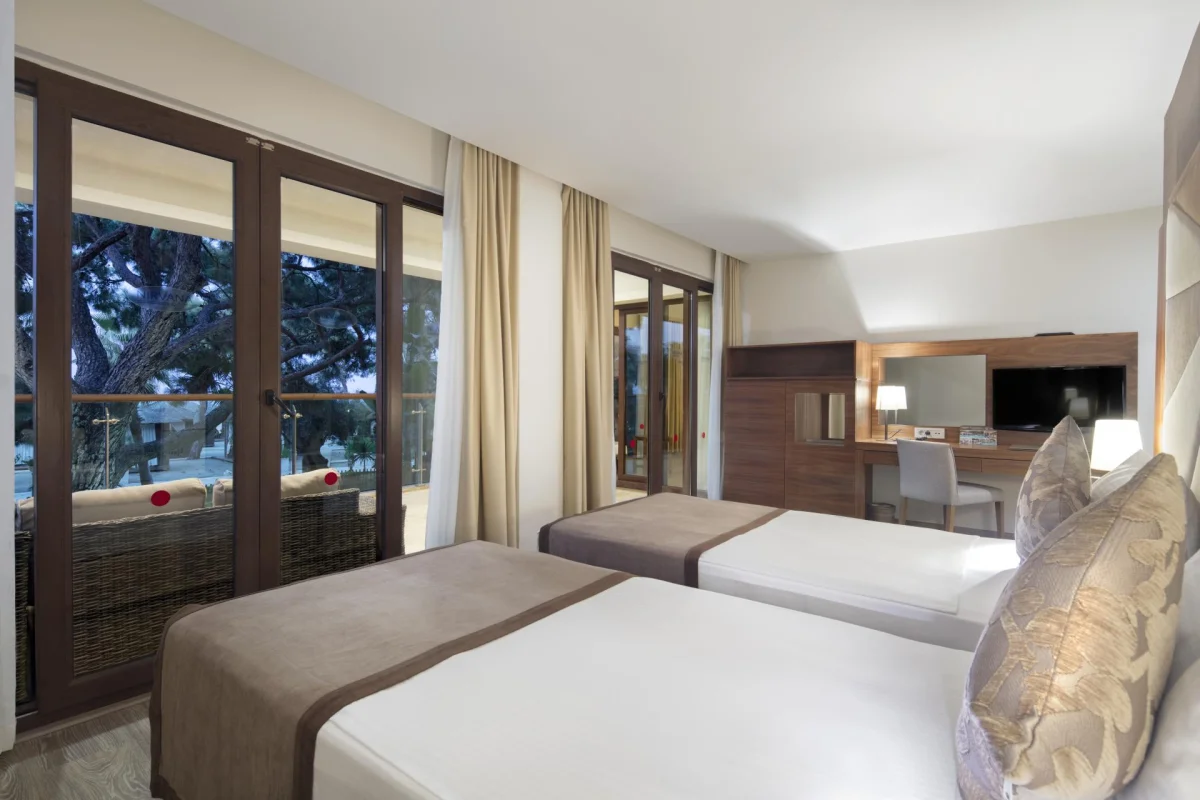 Lagoon Family Deluxe Suite Swim-up (общий бассейн)