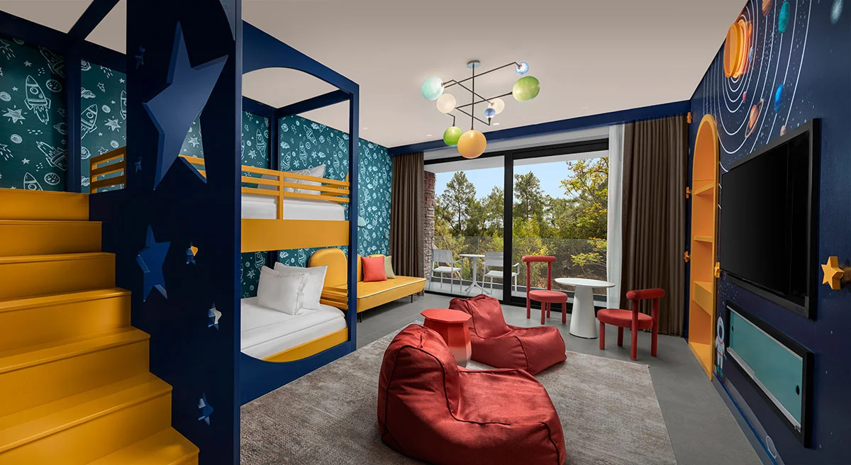 Theme Deluxe Family Room Forest View