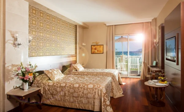 Superior Pool Grand Suite