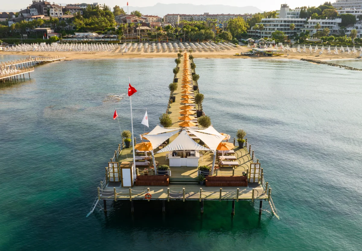 Бар на пирсе над морем, Arum Barut Collection в Богазкенте