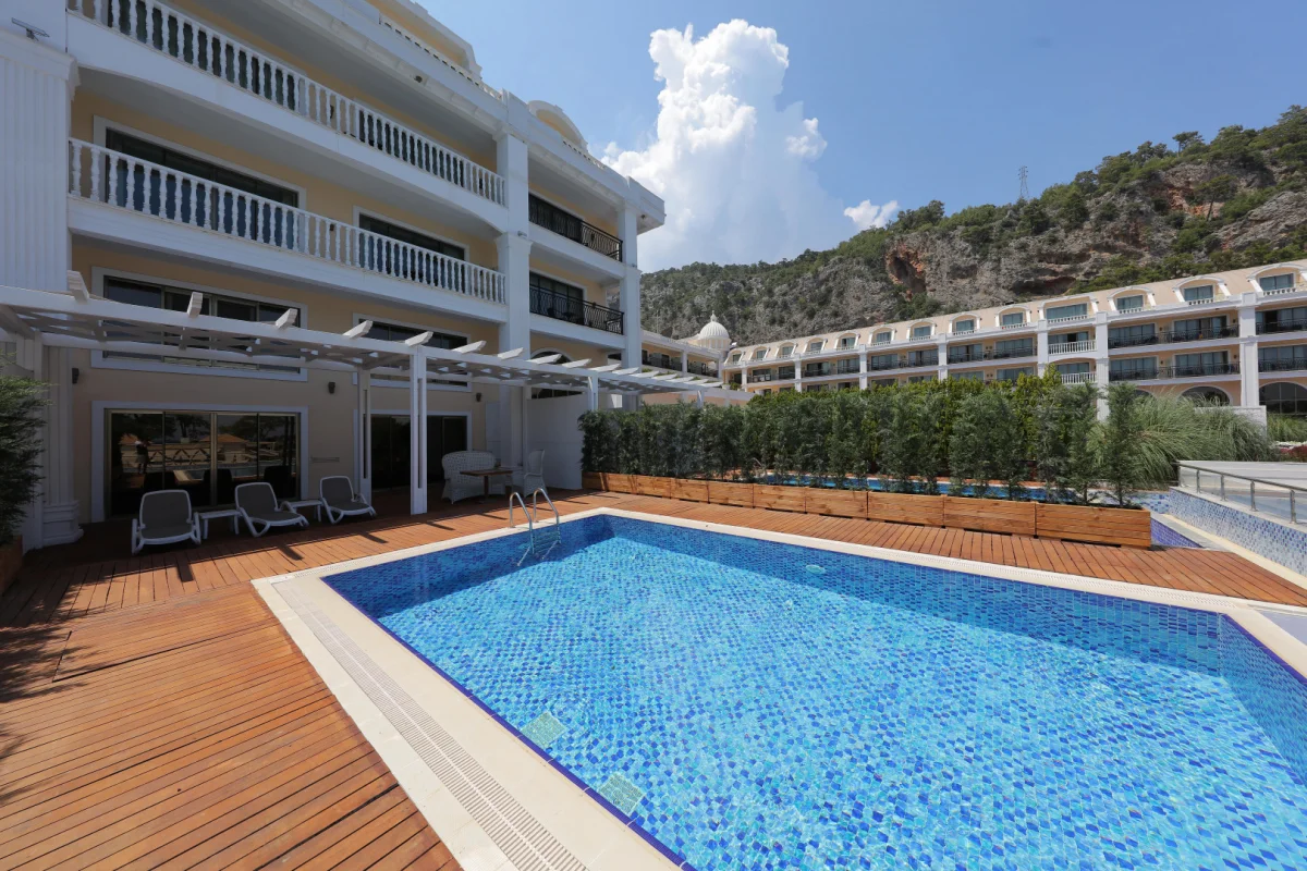 Platinum Duplex Suite with Pool
