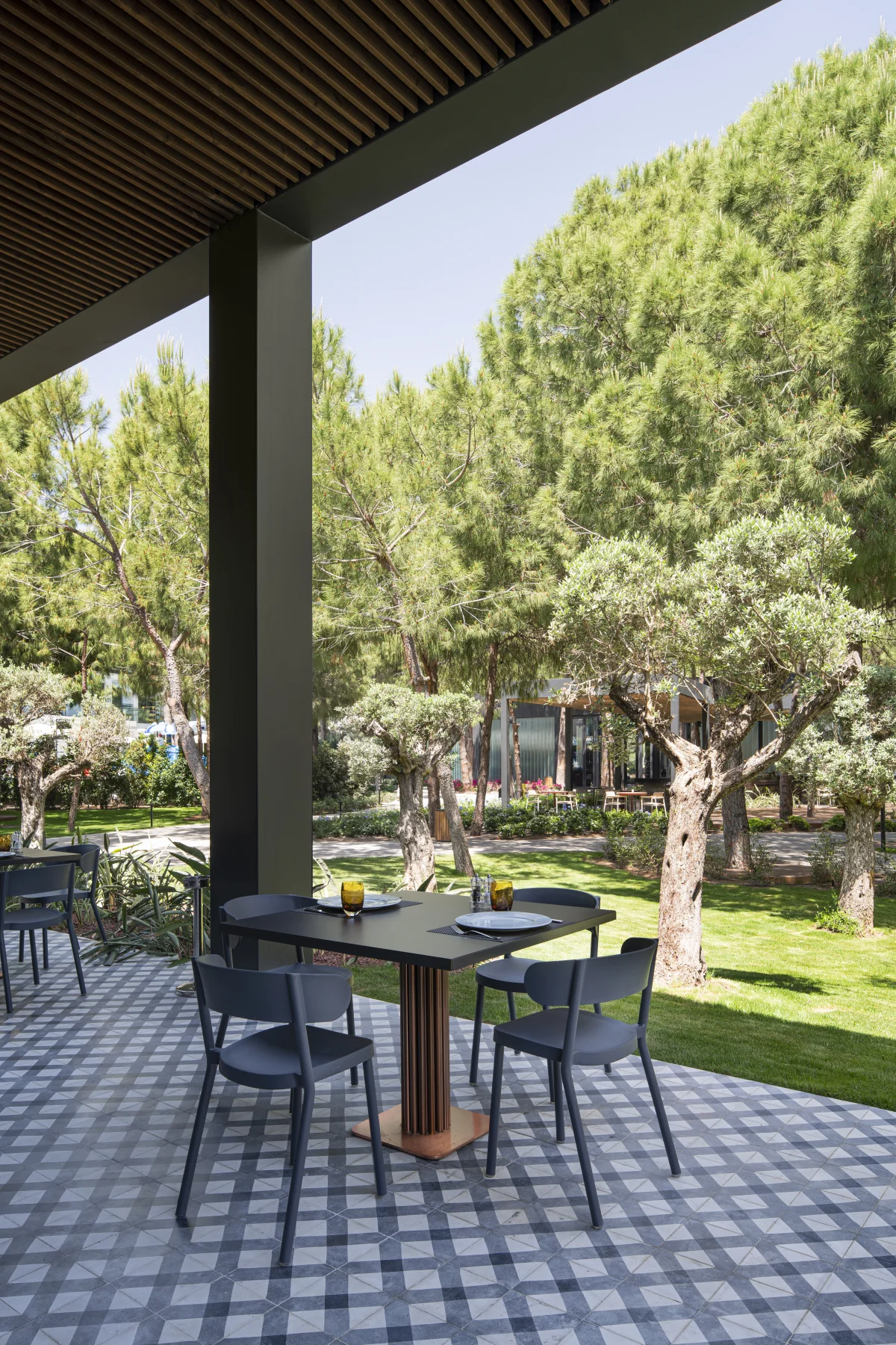 Терраса ресторана в сосновом парке Voyage Belek