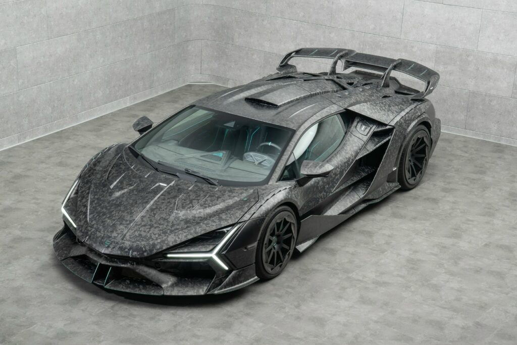 Эксклюзивный тюнинг Lamborghini Revuelto: анализ проекта Mansory Carbonado X