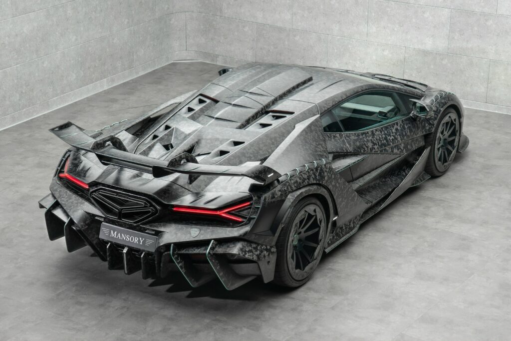 Эксклюзивный тюнинг Lamborghini Revuelto: анализ проекта Mansory Carbonado X